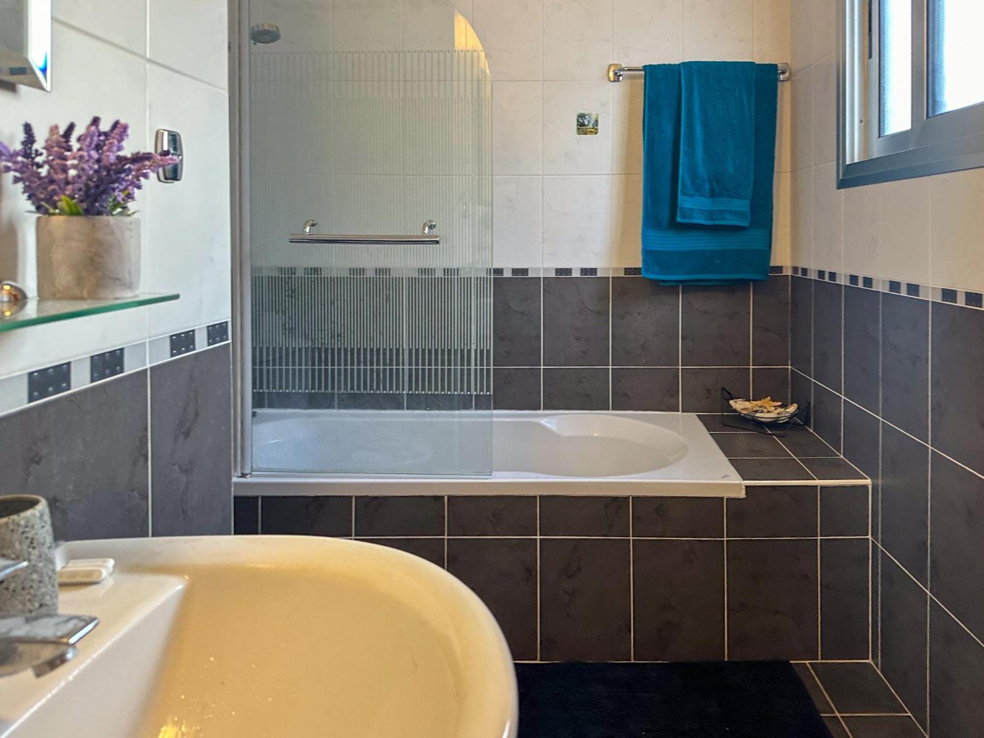Nefeli Blue-Horizon 2B, Pool, Suites, Big Balconies Пафос Екстериор снимка